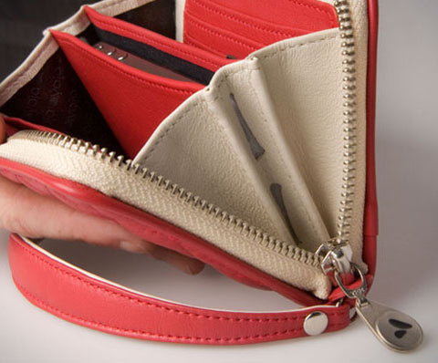 Lucy Clutch Matelassé – Smartphone-Clutch aus hochwertigem Leder