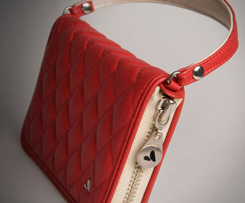 Lucy Clutch Matelassé – Smartphone-Clutch aus hochwertigem Leder