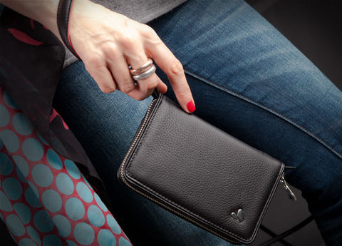 Lucy Clutch - Premium Leather Lady Clutch for iPhone 7, 8, SE 2022 & 4,7" smartphones