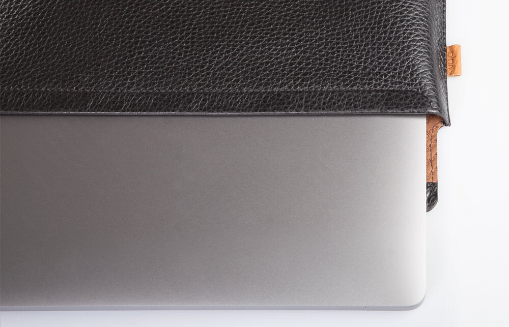 13" Laptop Leather Sleeve: peuche testeando