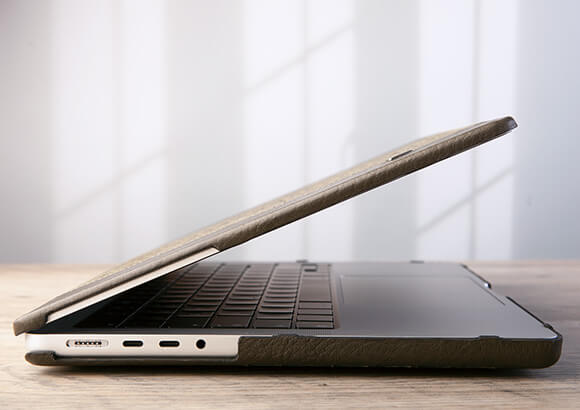 Kobra MacBook Pro 16” Leather Suit - Vaja