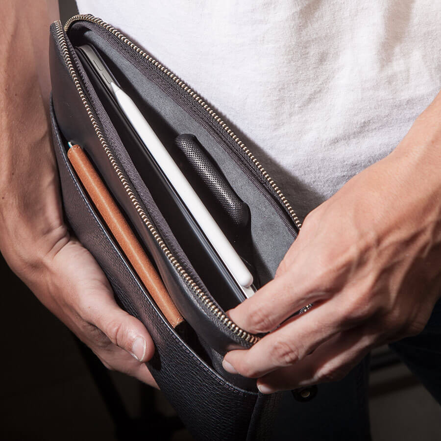 iPad Air (2020) and iPad Pro 11" Zippered Leather Pouch - Vaja