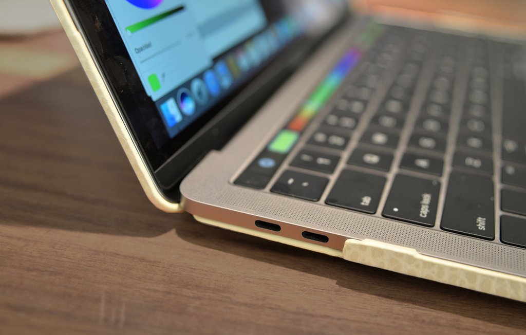 Funda de cuero para MacBook Pro de 15" con Touch Bar Suit