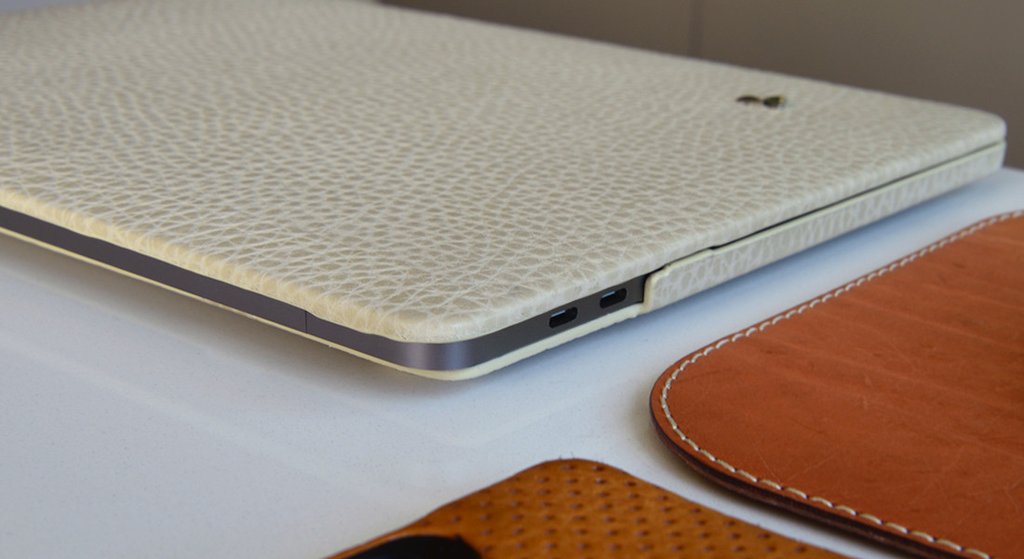 Funda de cuero para MacBook Pro de 15" con Touch Bar Suit