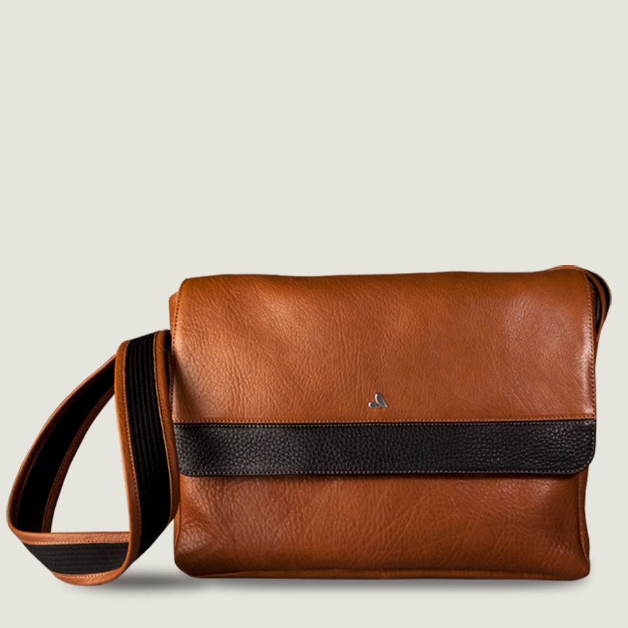 Messenger Leather Bag for MacBook 15” & 16” - Vaja
