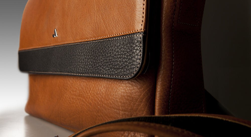 Messenger Leather Bag for MacBook 15” & 16” - Vaja