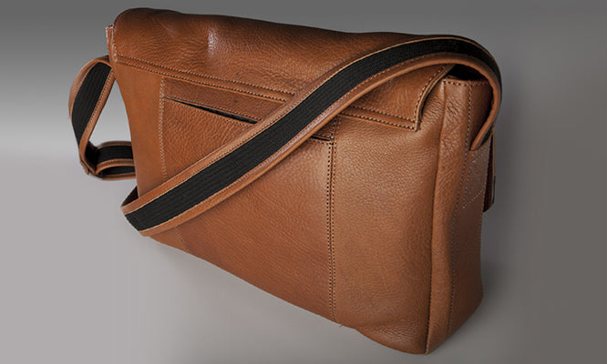 Messenger Leather Bag for MacBook 15” & 16” - Vaja