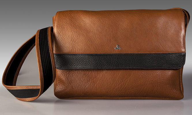 Messenger Leather Bag for MacBook 15” & 16” - Vaja