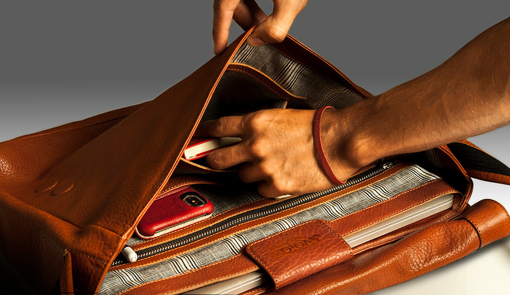 Messenger Leather Bag for MacBook 15” & 16” - Vaja