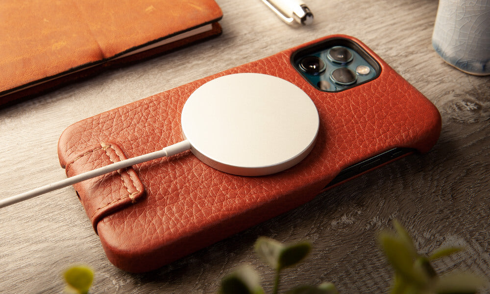 Top iPhone 12 & 12 Pro MagSafe leather case - Vaja