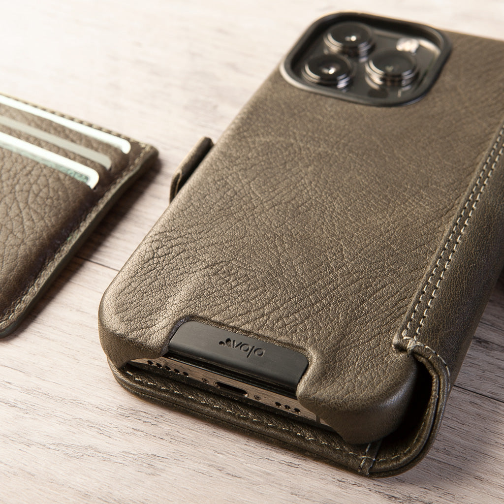 Kobra Wallet iPhone 13 Pro Max MagSafe Leather Case - Vaja