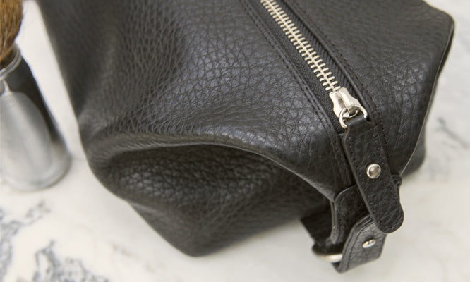 Kulturbeutel aus Leder - Dopp Kit
