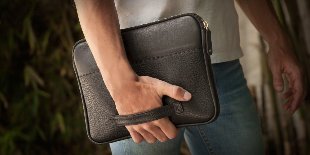 iPad Air (2020) and iPad Pro 11" Zippered Leather Pouch - Vaja